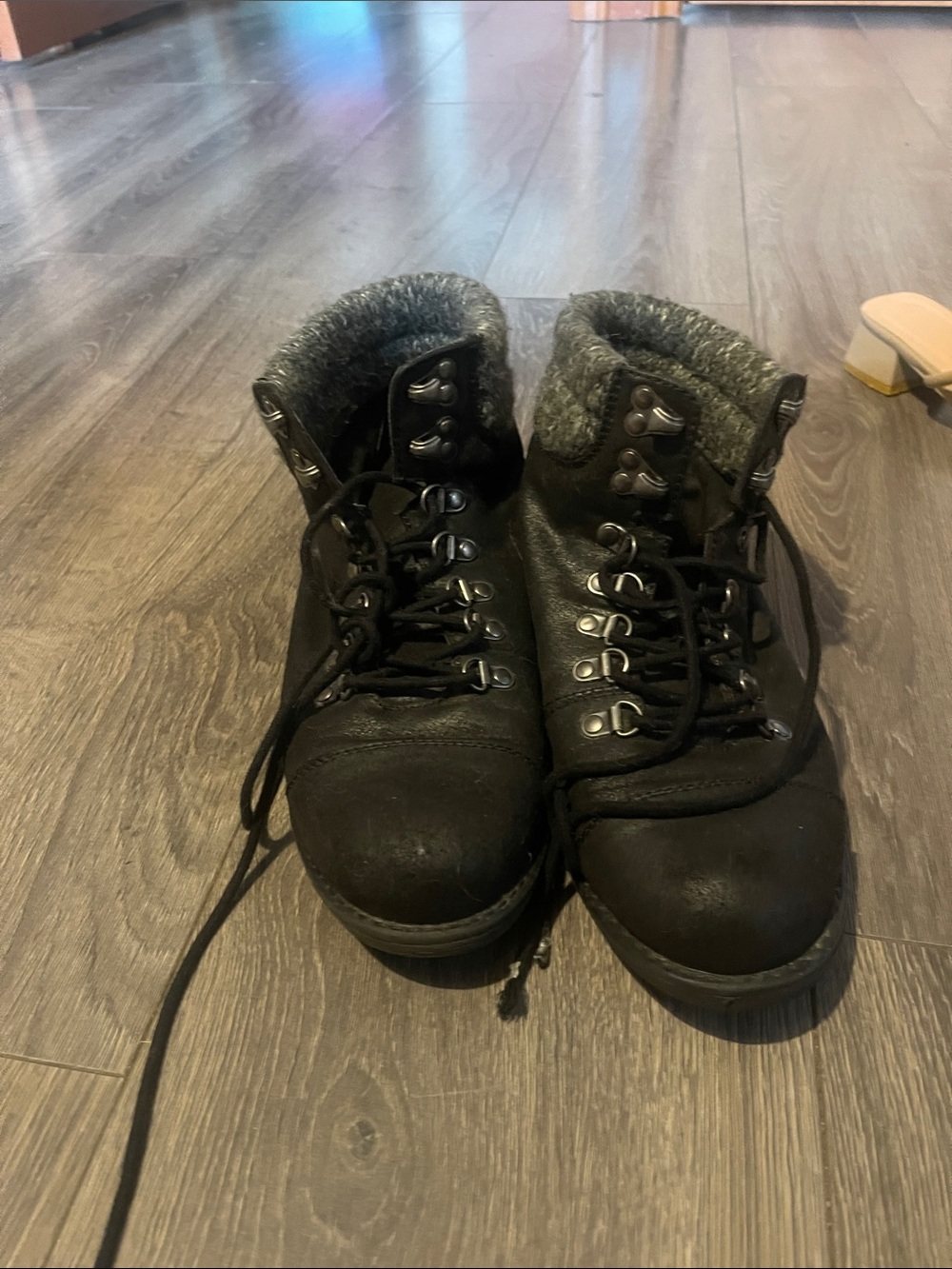 Black Lace-Up Faux Fur Collar Hiking Boots
